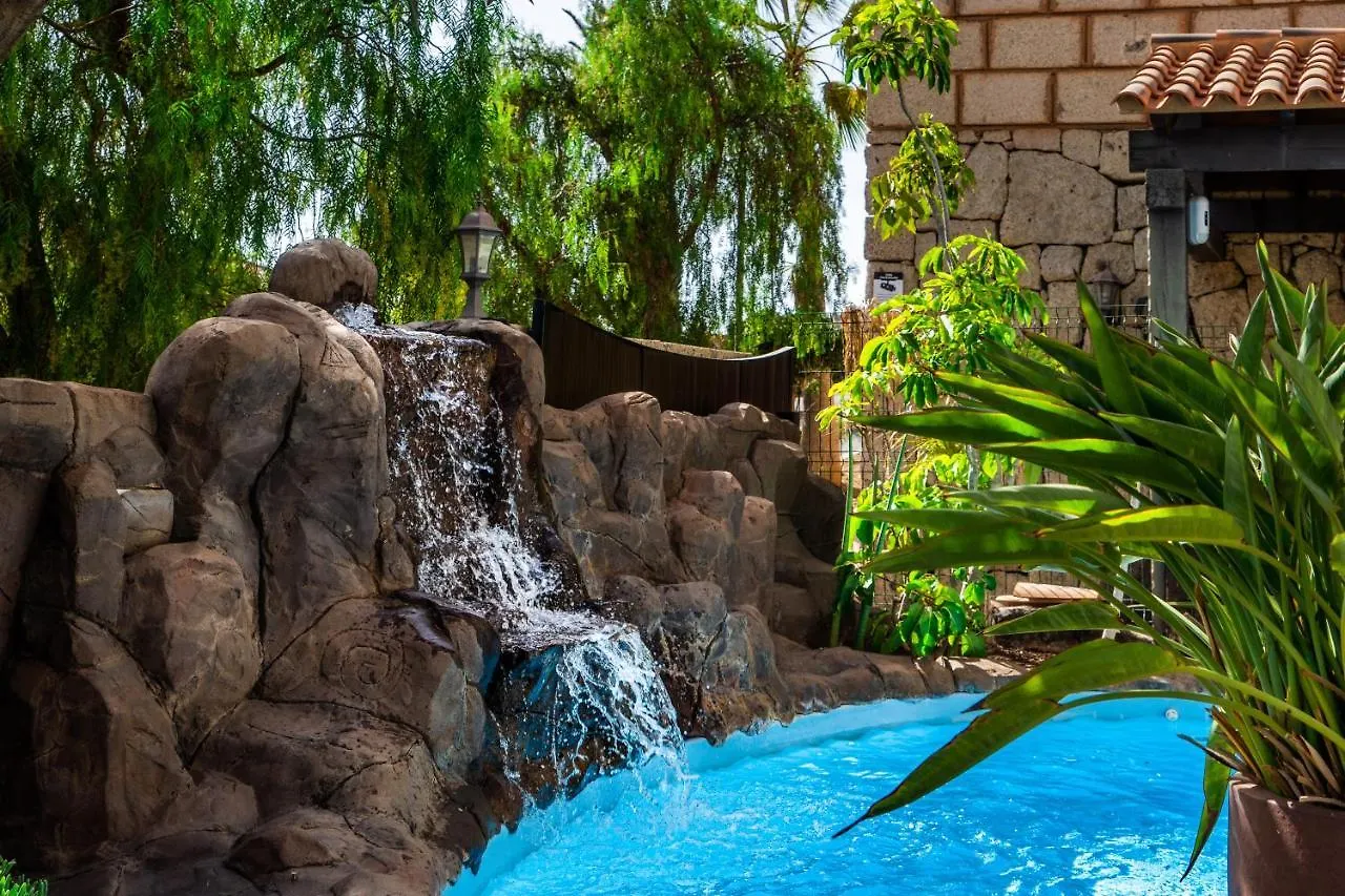 Deluxe Villa Bella Vita Air Con & Heated Pool, Tenerife South Chayofa 0*,  Španělsko