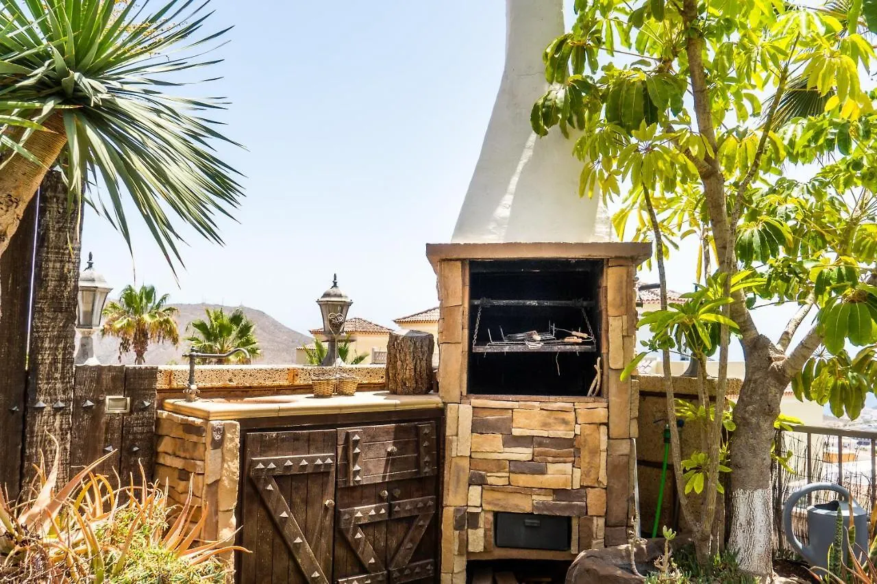 Deluxe Villa Bella Vita Air Con & Heated Pool, Tenerife South Chayofa